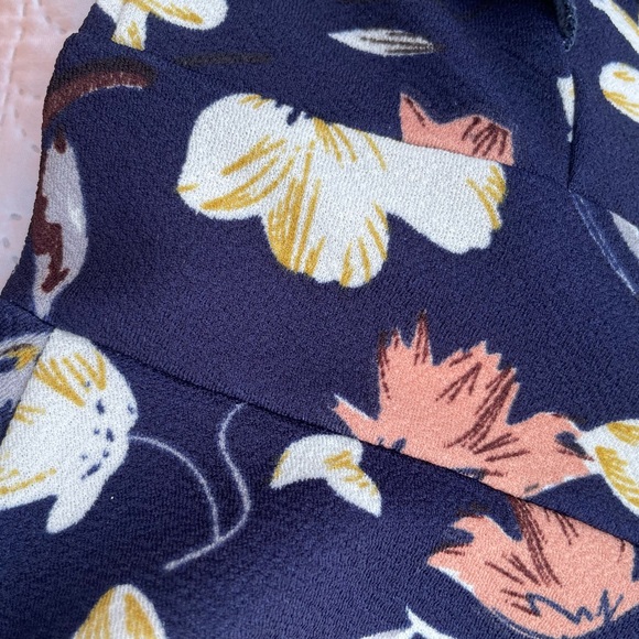 Pretty Floral Dress with Ruffles - Picture 3 of 5